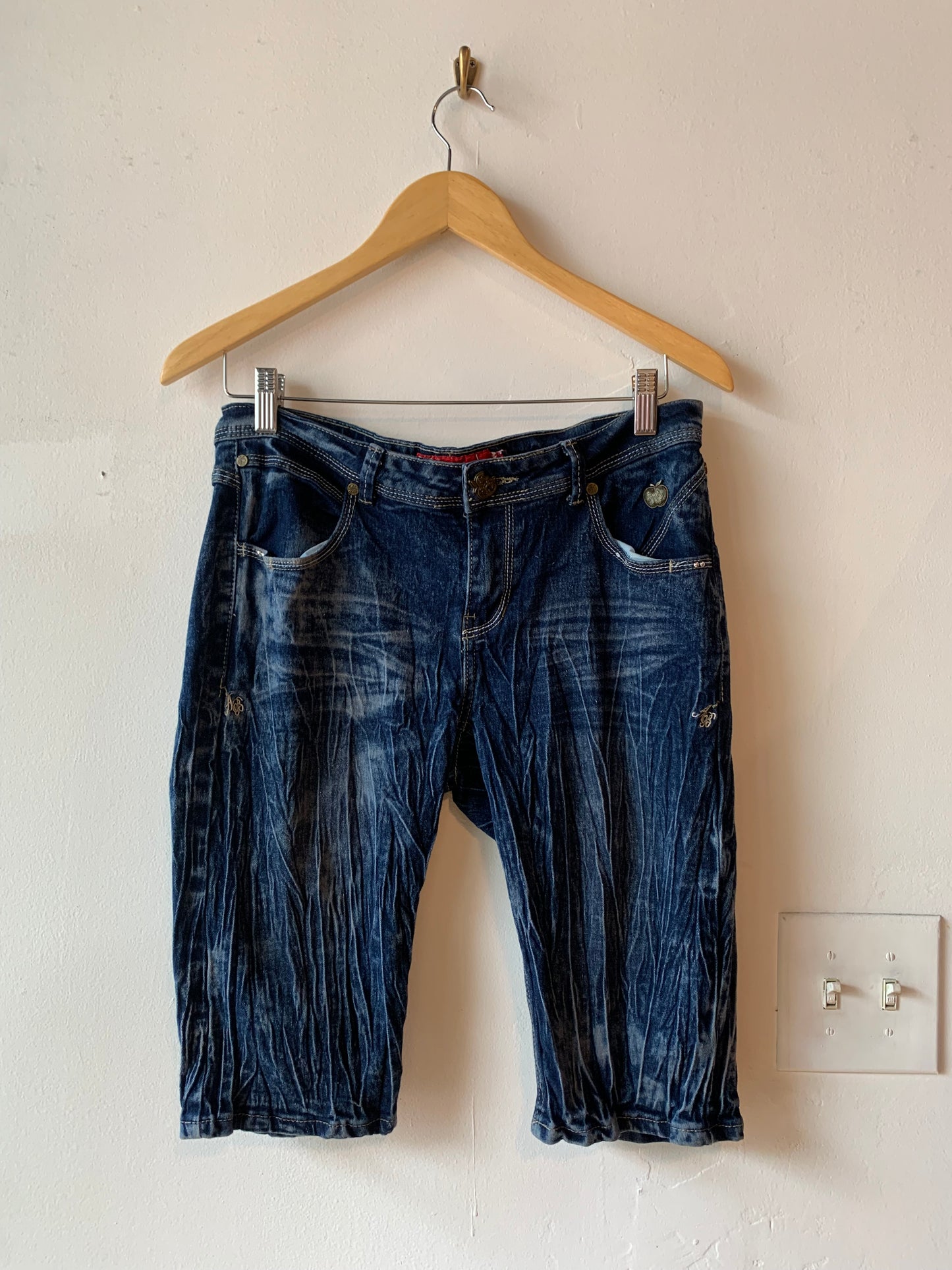 Apple bottom shorts