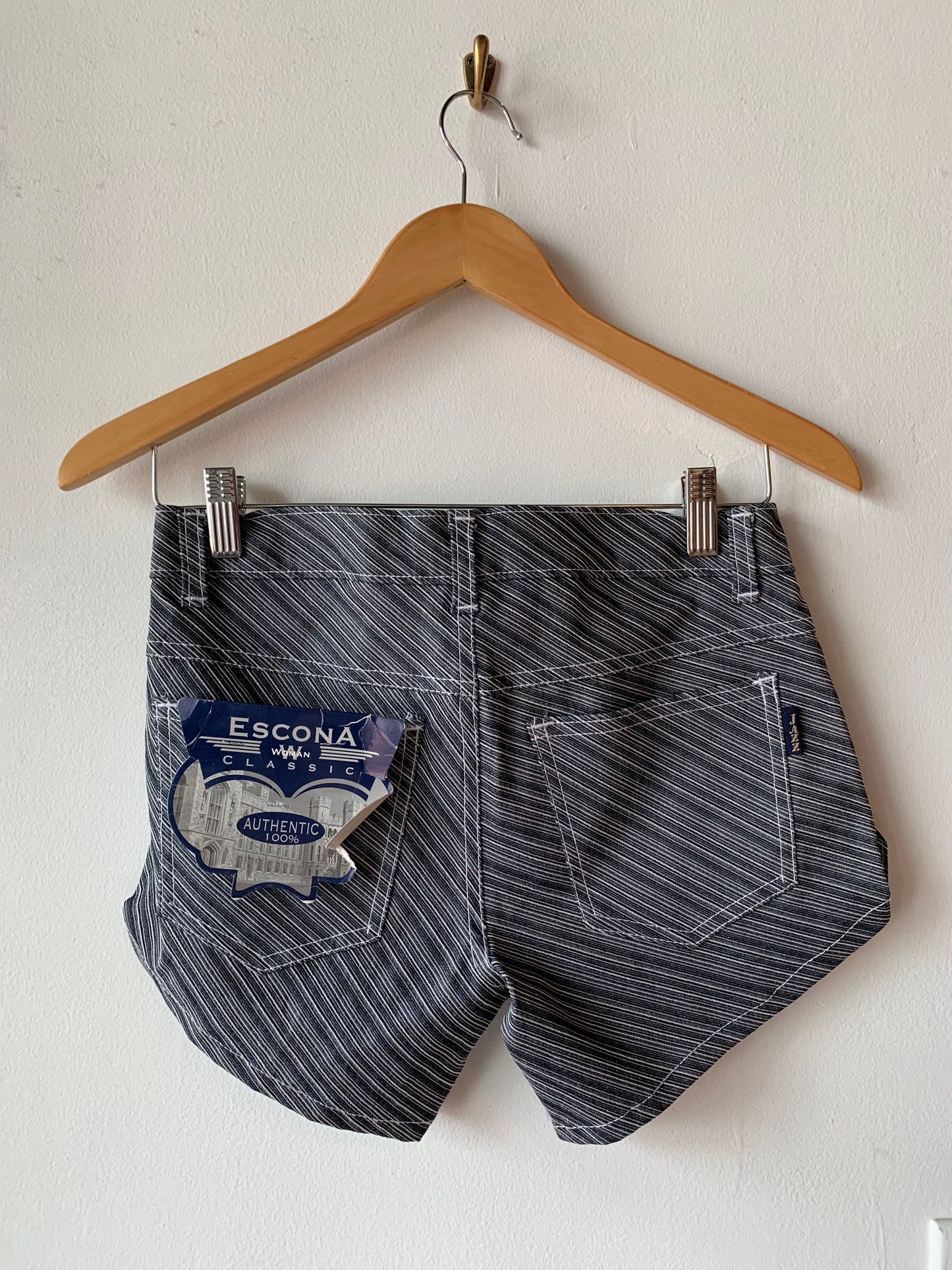 Deadstock Y2K
striped shorts