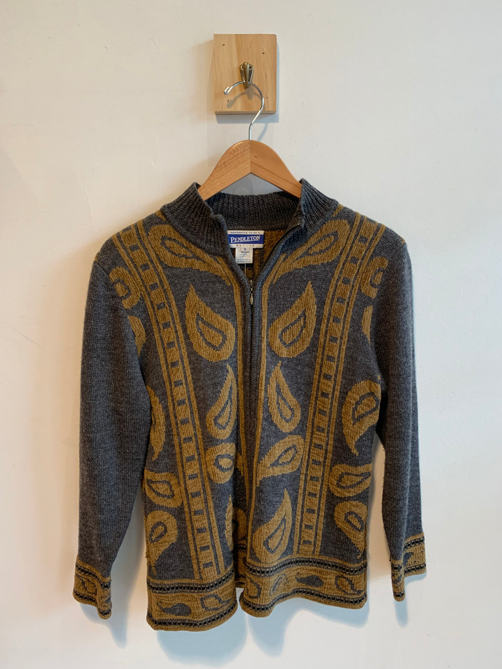 Women’s Pendleton Zip Up Sweater