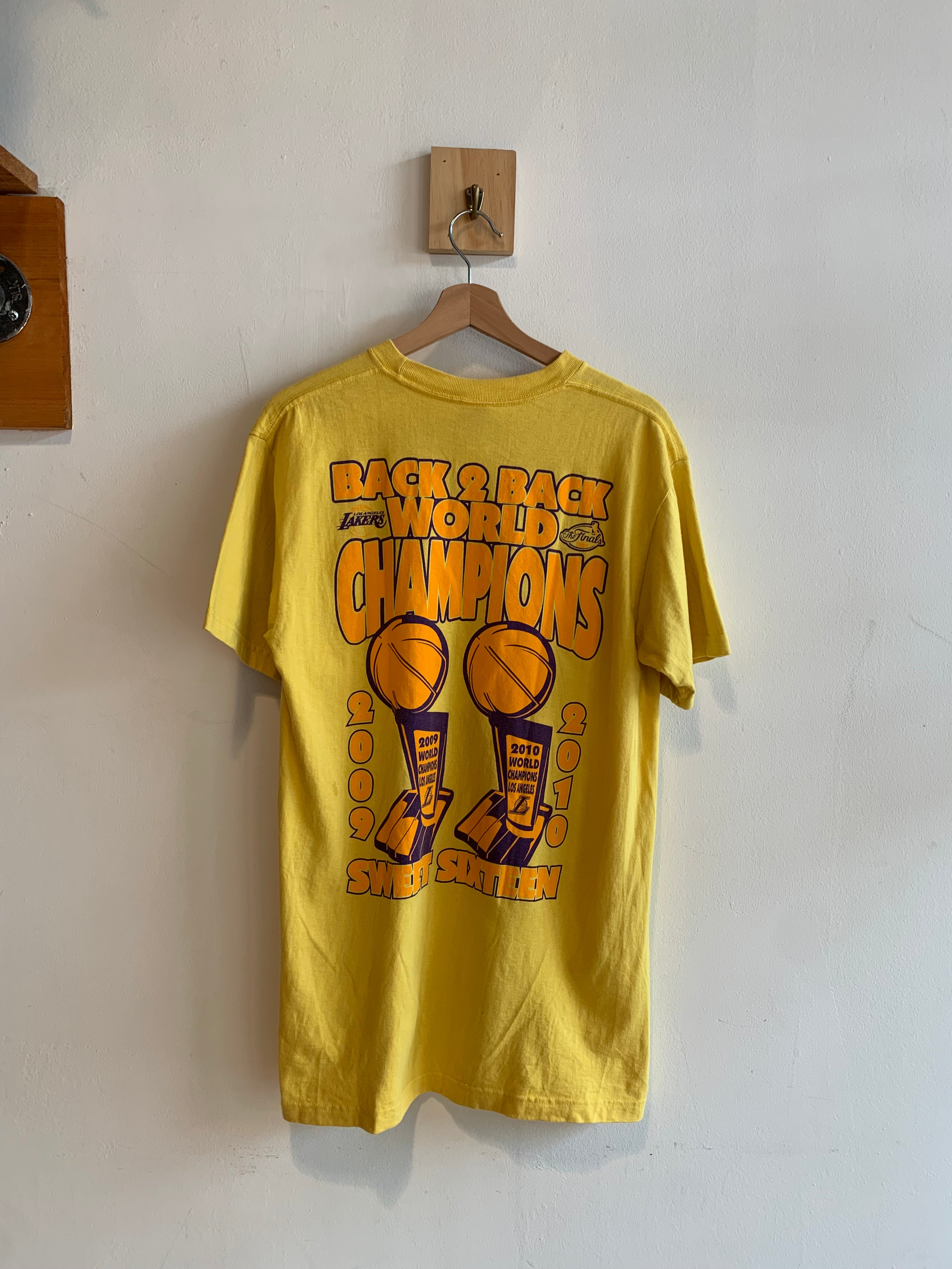 Vintage Los Angeles Lakers 2010 NBA Finals Champions "Back to Back" T-Shirt